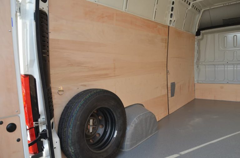 Araç İçi Ahşap Taban Uygulamaları